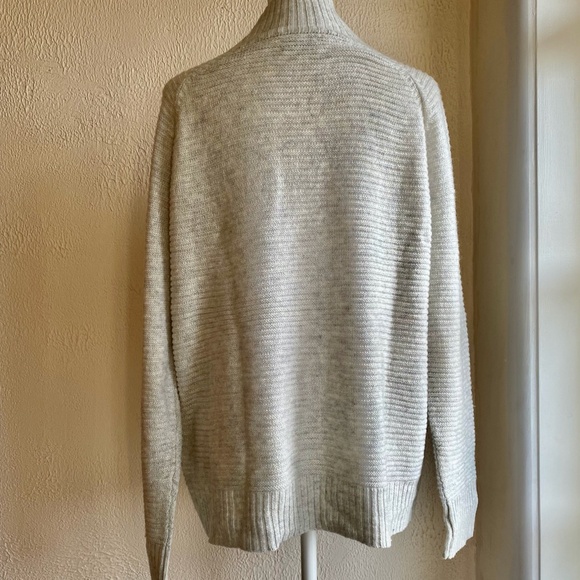 Lucky Brand light gray sweater with black bow detail Size M - Picture 4 of 6